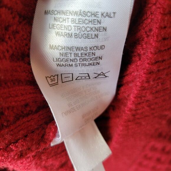 EUC LYSSE NEW YORK RED AND BLACK DEEP V SOFT KNIT SWEATER SIZE M - Picture 16 of 16